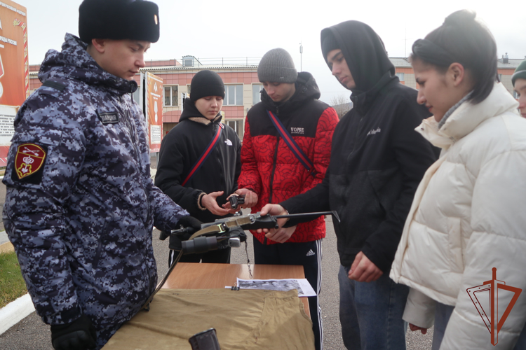 В Сибирском округе Росгвардии проходят мероприятия, приуроченные ко Всероссийскому дню призывника