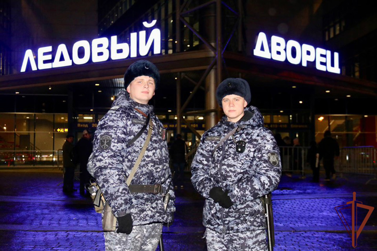Росгвардейцы обеспечили безопасность матча КХЛ в Санкт-Петербурге 