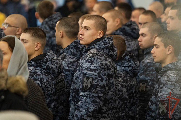 Военнослужащие Росгвардии приняли участие в Божественной литургии в Санкт-Петербурге