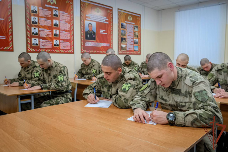 Своих родных с Днём матери поздравили военнослужащие Северо-Западного округа Росгвардии  