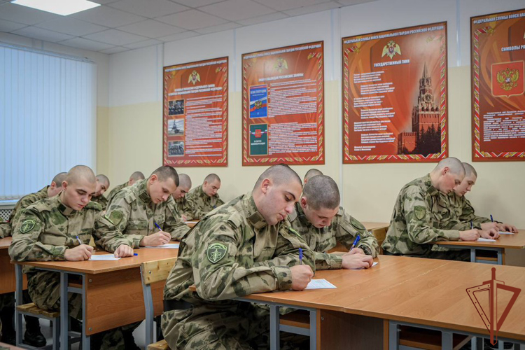 Своих родных с Днём матери поздравили военнослужащие Северо-Западного округа Росгвардии  