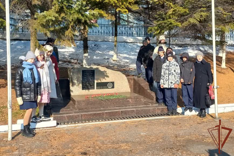 Память погибших при выполнении служебных обязанностей почтили в Восточном округе Росгвардии  