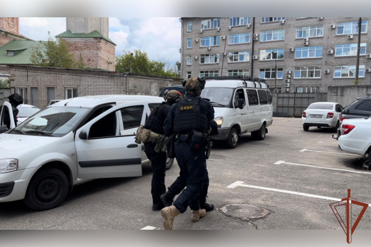 При силовой поддержке СОБР Росгвардии задержаны двое граждан, причастных к распространению наркотиков