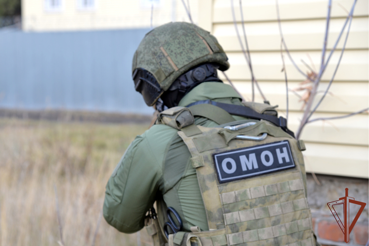 Подозреваемого в мошенничестве задержали при силовой поддержке ОМОН Росгвардии