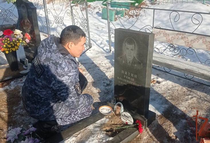 Память погибших при выполнении служебных обязанностей почтили в Восточном округе Росгвардии  