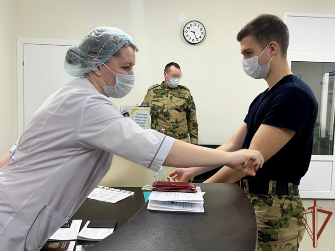Во всероссийской донорской акции приняли участие росгвардейцы из Великого Новгорода 