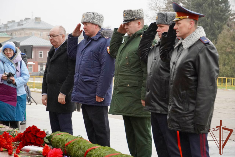В День неизвестного солдата росгвардейцы приняли участие в памятных мероприятиях в регионах Центральной России