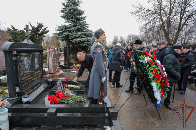 В Росгвардии почтили память генерала армии Вячеслава Тихомирова