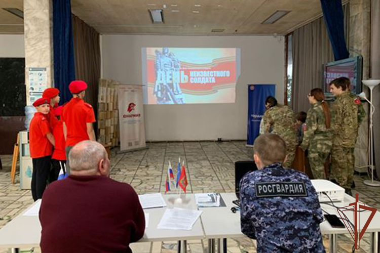В Сибирском округе Росгвардии прошли памятные мероприятия ко Дню Неизвестного солдата