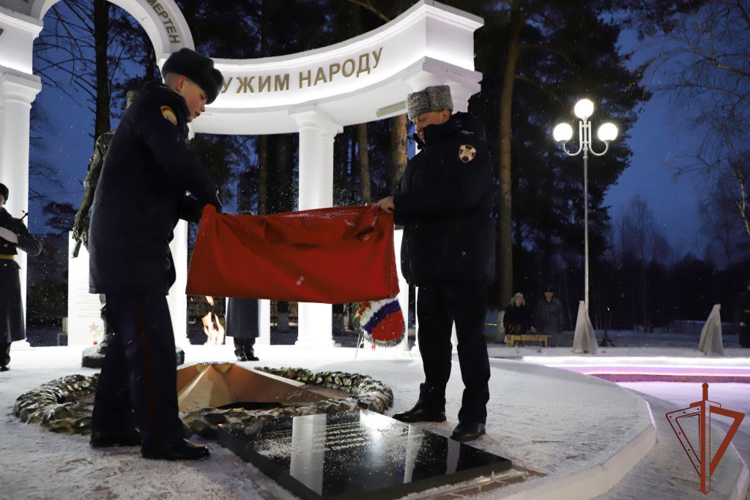 В Пермском президентском кадетском училище Росгвардии открыта мемориальная плита в память о выпускниках, героически погибших при исполнении воинского долга (видео)