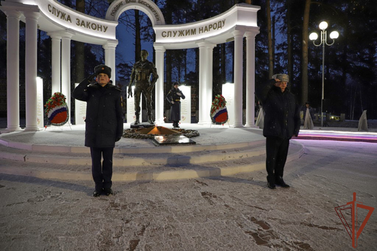 В Пермском президентском кадетском училище Росгвардии открыта мемориальная плита в память о выпускниках, героически погибших при исполнении воинского долга (видео)