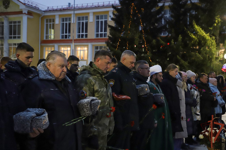 В Пермском президентском кадетском училище Росгвардии открыта мемориальная плита в память о выпускниках, героически погибших при исполнении воинского долга (видео)