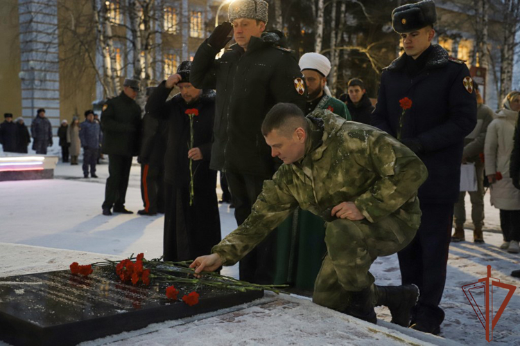В Пермском президентском кадетском училище Росгвардии открыта мемориальная плита в память о выпускниках, героически погибших при исполнении воинского долга (видео)