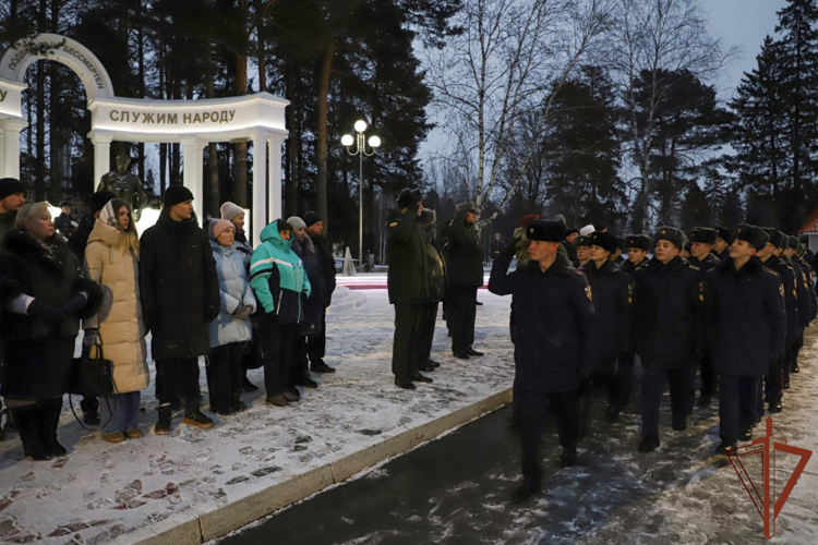 В Пермском президентском кадетском училище Росгвардии открыта мемориальная плита в память о выпускниках, героически погибших при исполнении воинского долга (видео)