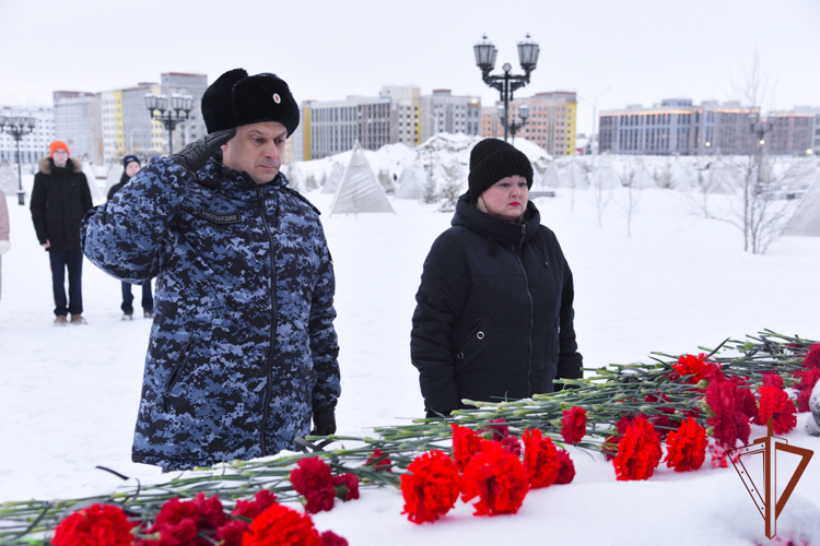 Росгвардия на Урале приняла участие в памятных мероприятиях ко Дню неизвестного солдата 