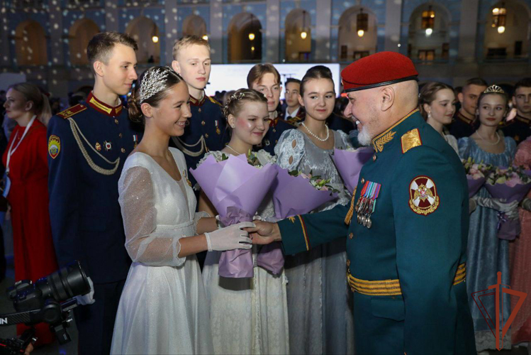 Директор Росгвардии направил приветствие участникам Международного Кремлевского Благотворительного Кадетского Бала (видео)