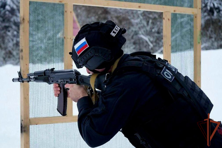 Сотрудники спецназа подмосковного главка Росгвардии прошли испытания на право ношения знака отличия (видео)