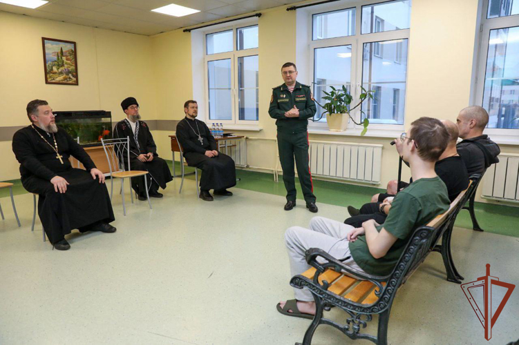 Представители религиозных конфессий навестили раненых бойцов - участников СВО в Главном госпитале Росгвардии