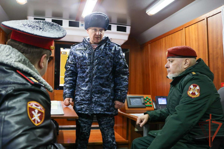 Генерал-полковник Алексей Воробьев поздравил росгвардейцев, заступающих на службу в новогоднюю ночь