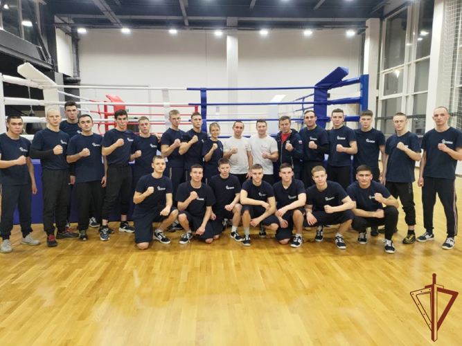 Чемпион по боксу провел мастер-класс для курсантов и кадет Росгвардии в Перми (видео)
