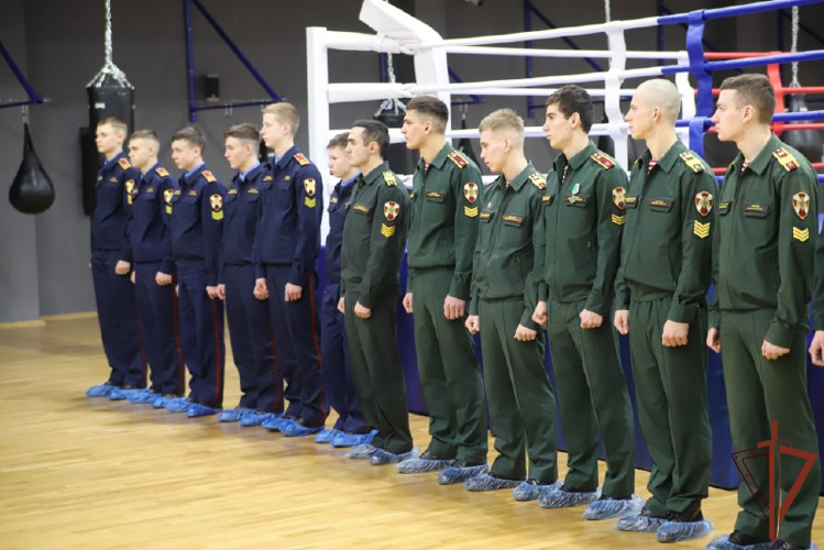 Чемпион по боксу провел мастер-класс для курсантов и кадет Росгвардии в Перми (видео)
