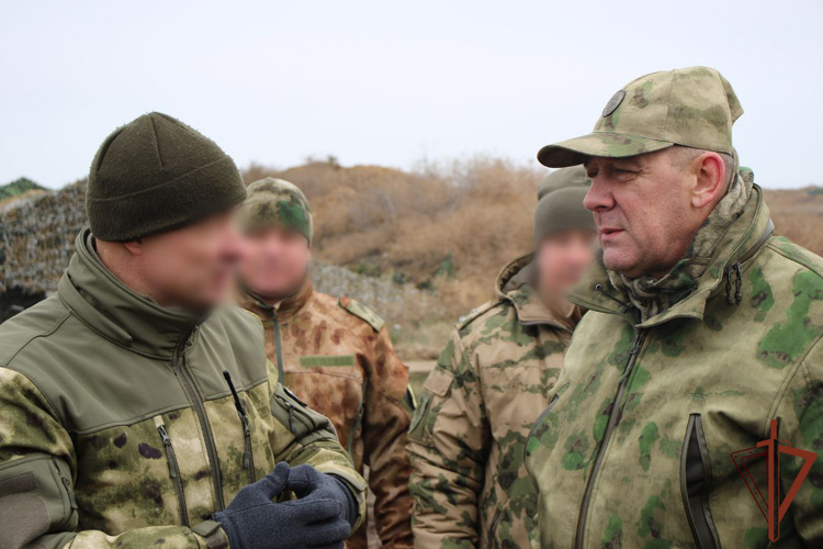 Генерал-полковник Юрий Яшин вручил награды росгвардейцам на передовой