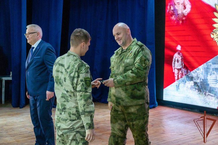 Росгвардейцы получили ключи от новых служебных квартир в Курской области