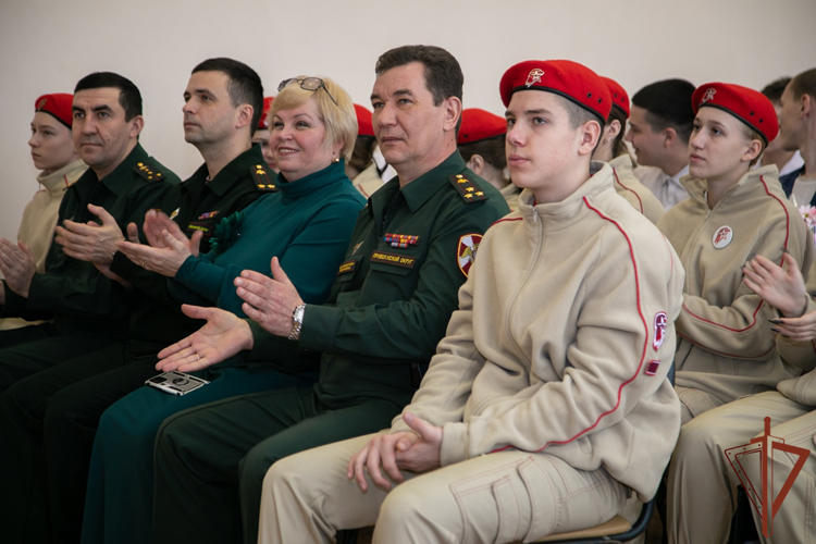 Дед Мороз специального назначения Росгвардии навестил детей в Нижегородской области