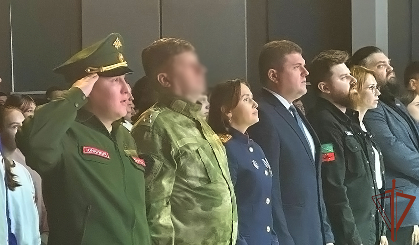 В Запорожской области росгвардейцы и ученики профильных классов ведомства приняли участие в праздновании Дня добровольца