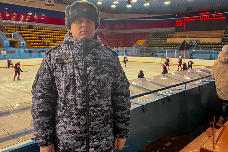 Безопасность предновогодних хоккейных матчей в Кузбассе обеспечили сотрудники Росгвардии