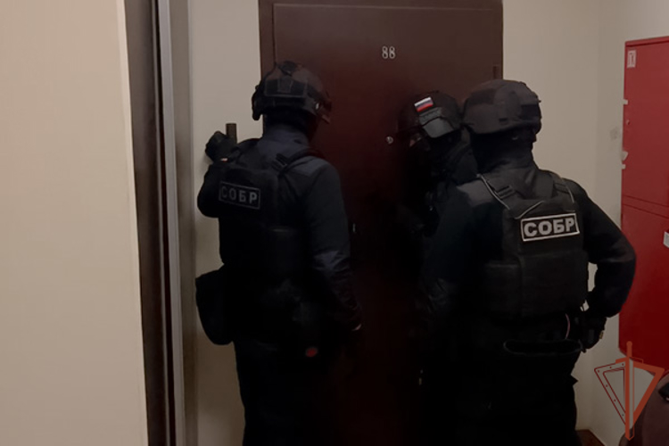 При содействии спецназа Росгвардии в столице пресечен канал незаконной миграции и прекращена деятельность сети притонов (видео)