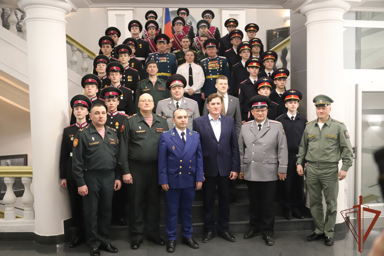 Сотрудники и военнослужащие Росгвардии в регионах Сибири стали участниками мероприятий, приуроченных ко Дню Конституции