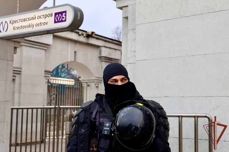 Военнослужащие и сотрудники Росгвардии обеспечили безопасность матча РПЛ в Санкт-Петербурге