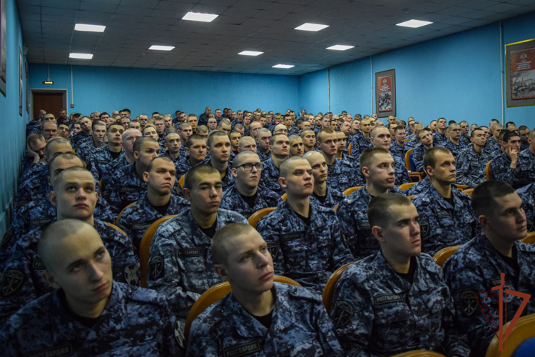 В специальном моторизованном Измайловском полку Северо-Западного округа Росгвардии прошла встреча с Героем России Расимом Баксиковым
