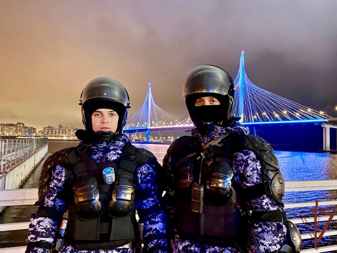 В Санкт-Петербурге безопасность матча РПЛ по футболу обеспечили росгвардейцы