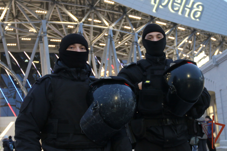 Военнослужащие и сотрудники СЗО Росгвардии обеспечили безопасность матча КХЛ в Санкт-Петербурге