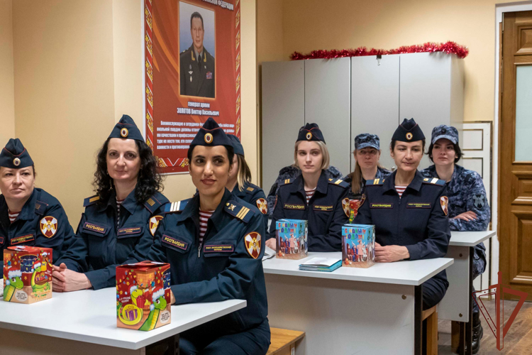 Командующий Северо-Западным округом Росгвардии поздравил личный состав, обеспечивающий безопасность граждан в новогоднюю ночь
