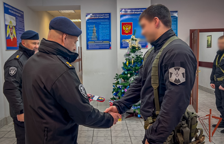 Командующий Северо-Западным округом Росгвардии поздравил личный состав, обеспечивающий безопасность граждан в новогоднюю ночь