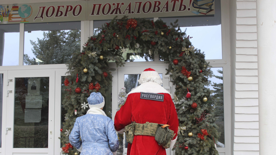 Дед Мороз специального назначения прибыл в Херсонскую область, чтобы поздравить ребят с наступающим 2025 годом