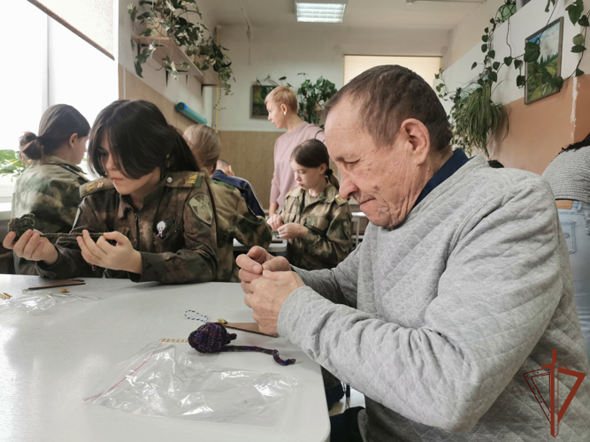 Юнгвардейцы из регионов Сибири участвуют в благотворительных акциях в преддверии Нового года