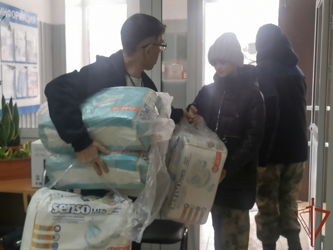 Юнгвардейцы из регионов Сибири участвуют в благотворительных акциях в преддверии Нового года