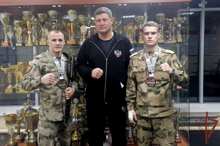 В Саратовском военном институте Росгвардии прошла встреча с легендой бокса Алексеем Лезиным