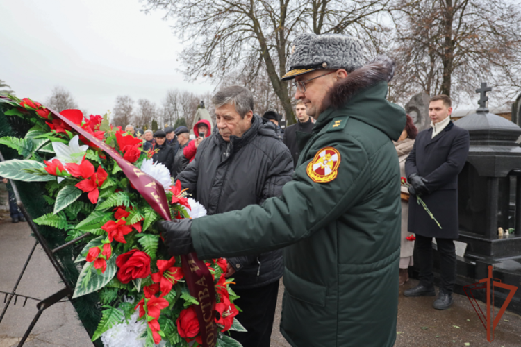 В Росгвардии почтили память генерала армии Вячеслава Тихомирова