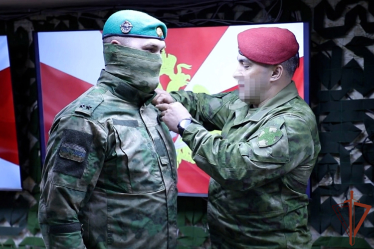 Военнослужащим Росгвардии, отличившимся при выполнении задач на территории Белгородской области, вручили награды (видео)