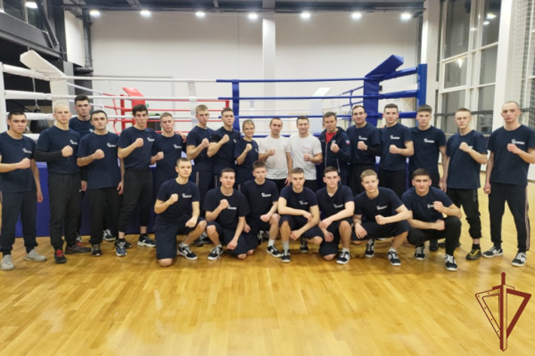 Чемпион по боксу провел мастер-класс для курсантов и кадет Росгвардии в Перми (видео)