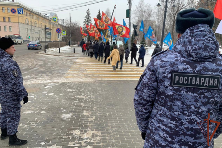 Росгвардейцы в Томске обеспечили безопасность участников крестного хода 