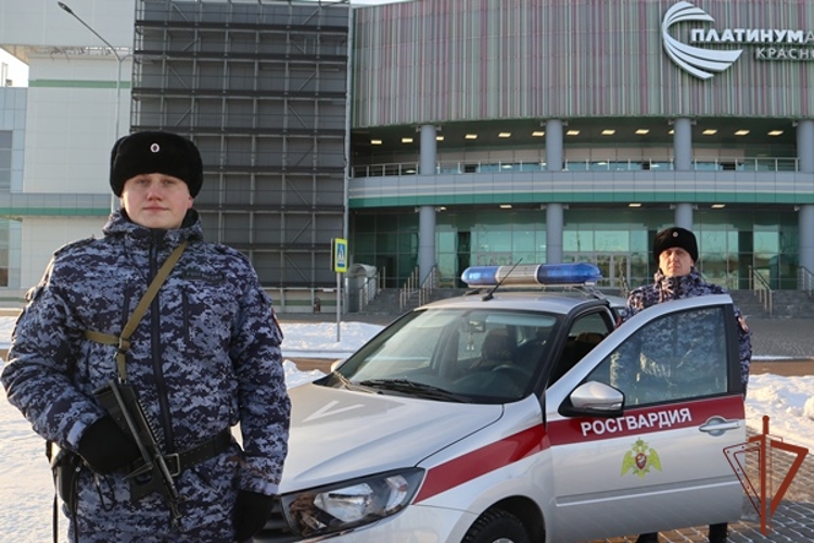 Сотрудники Росгвардии в Красноярске обеспечили охрану общественного порядка на хоккейном матче