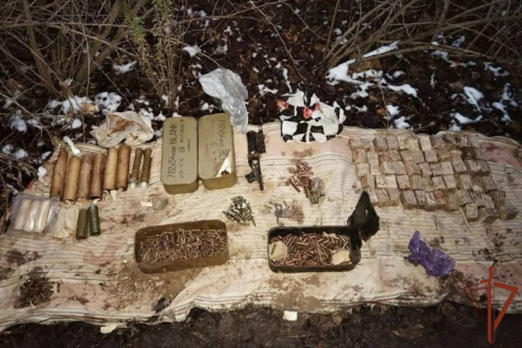 Схрон с боеприпасами иностранного производства обнаружили военнослужащие Росгвардии и сотрудники ФСБ в ЛНР 