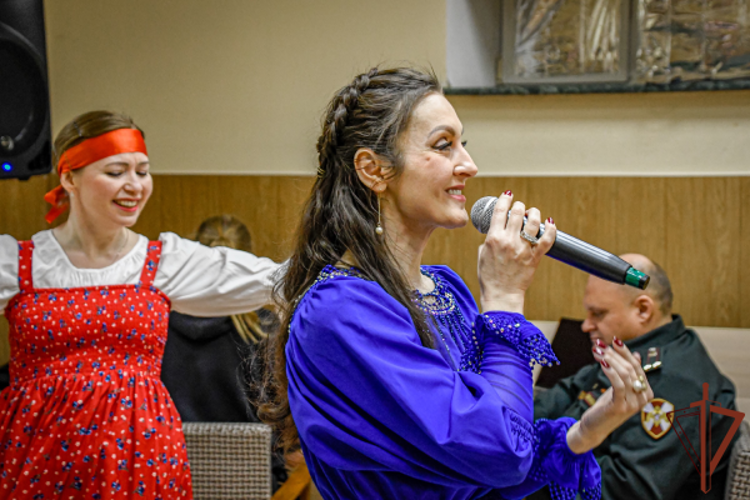 Ансамбль песни и пляски Северо-Западного округа в Санкт-Петербурге дал концерт для находящихся на лечении в госпитале военнослужащих