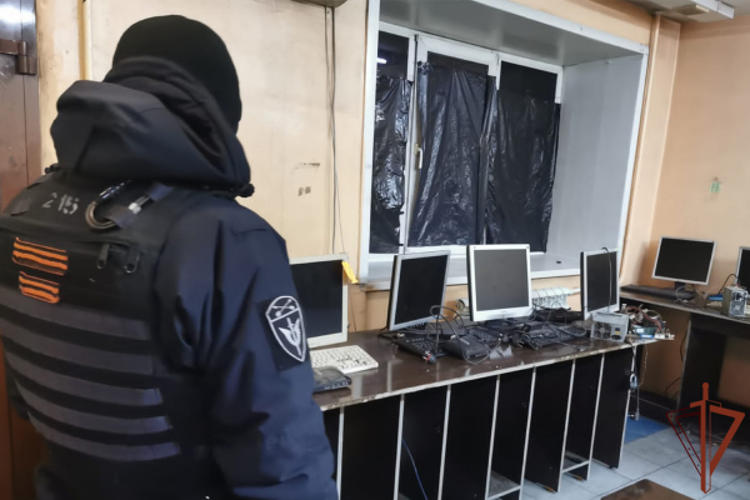 Деятельность незаконного игрового зала в Туве пресечена при силовой поддержке ОМОН Росгвардии